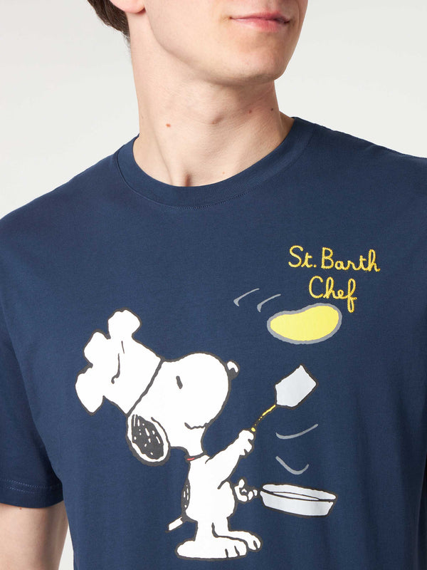 T-shirt da uomo in cotone con stampa Chef Snoopy | SNOOPY - EDIZIONE SPECIALE PEANUTS™