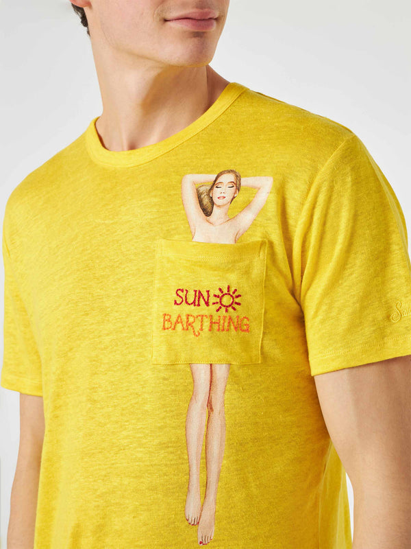 T-shirt da uomo gialla in lino con taschino stampato