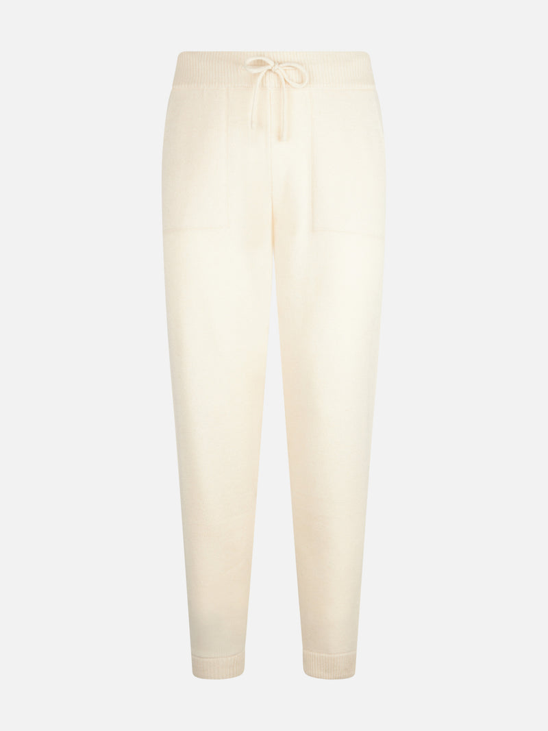 Woman knitted off white jogger pants