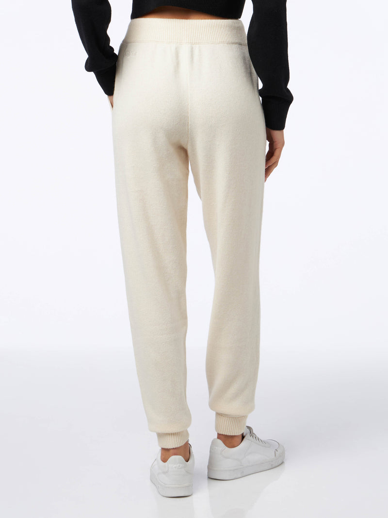 Woman knitted off white jogger pants
