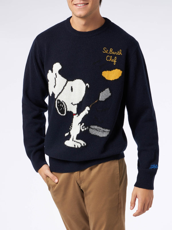 Man crewneck sweater with Snoopy chef print and St.Barth Chef embroidery | SNOOPY - ©PEANUTS SPECIAL EDITION