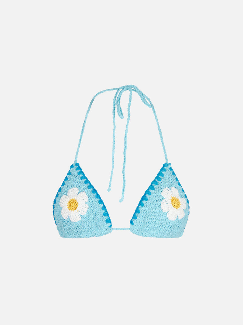 Crochet triangle with daisy