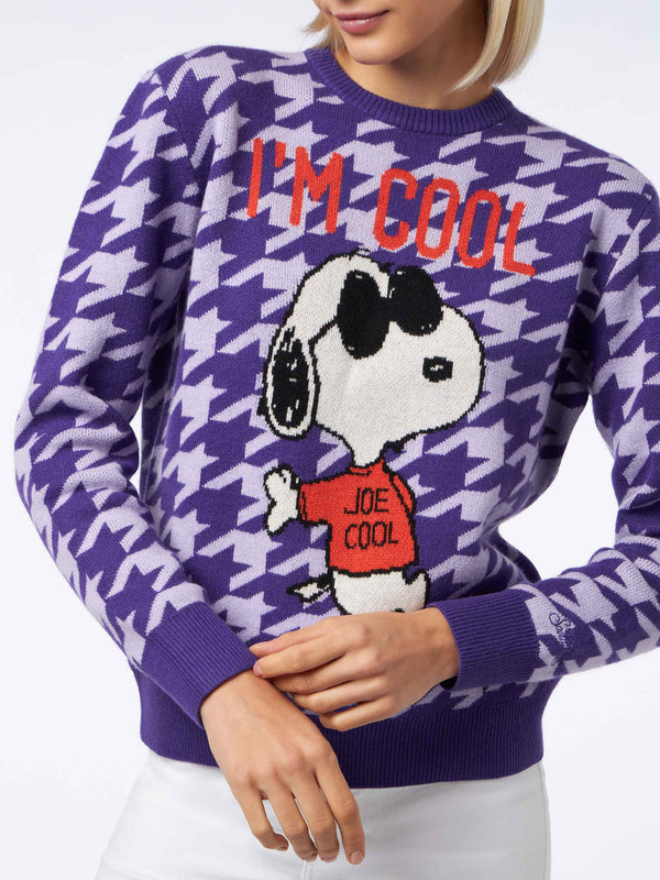 Woman crewneck pied de poule sweater with Snoopy print | SNOOPY PEANUTS™ SPECIAL EDITION