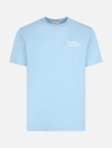 Herren-T-Shirt aus Baumwolle mit platziertem Sun Barth Sunset Bar-Aufdruck