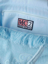 Hellblaue Vanity-Umhängetasche mit geprägtem Logo