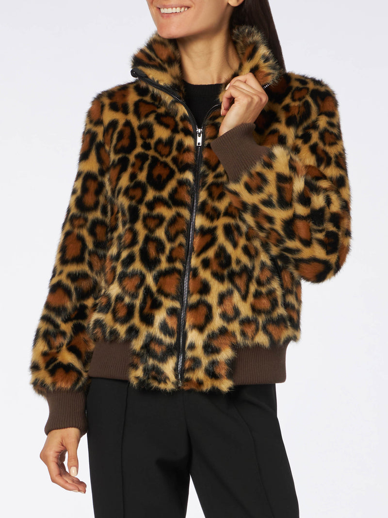 Woman furry short jacket with animalier heart print