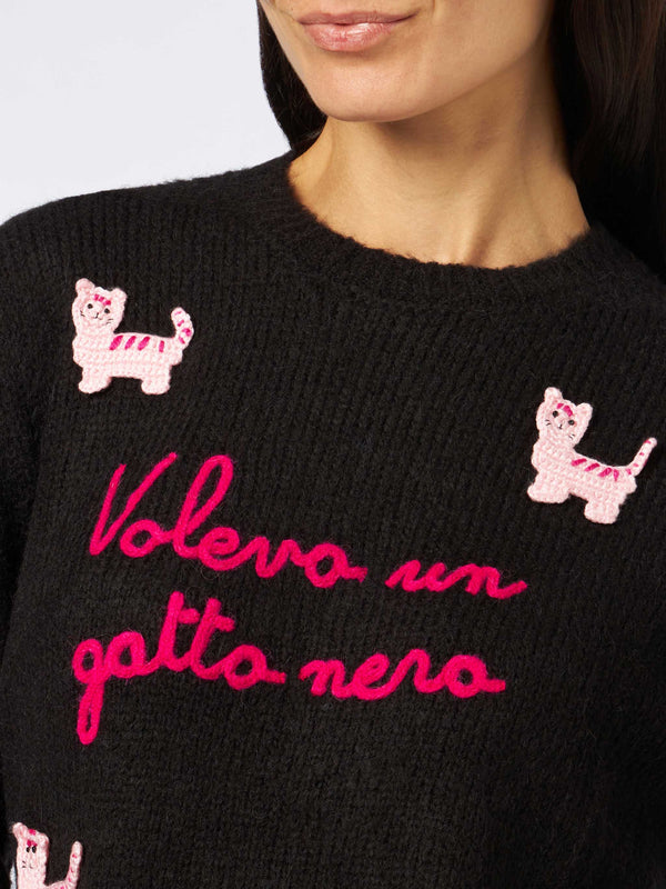 Woman crewneck soft sweater with cats crochet patch and Volevo un Gatto Nero embroidery