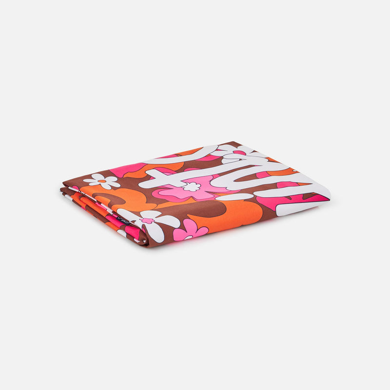 Microfiber beach towel with flower print