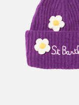 Woman brushed and ultra soft beanie with daisies appliqués