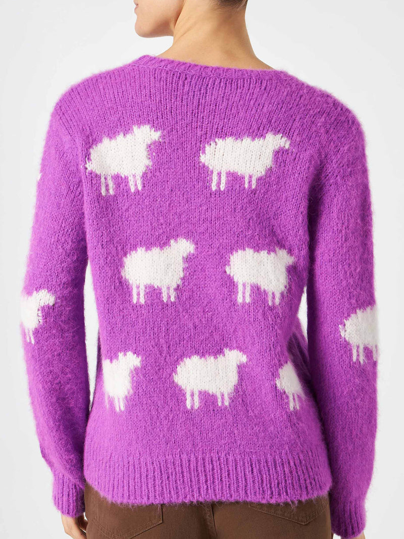 Woman brushed sweater with sheeps and Non ho sonno embroidery