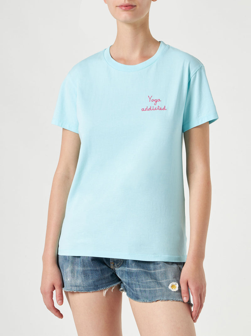 Woman cotton t-shirt with "yoga addicted" embroidered writing