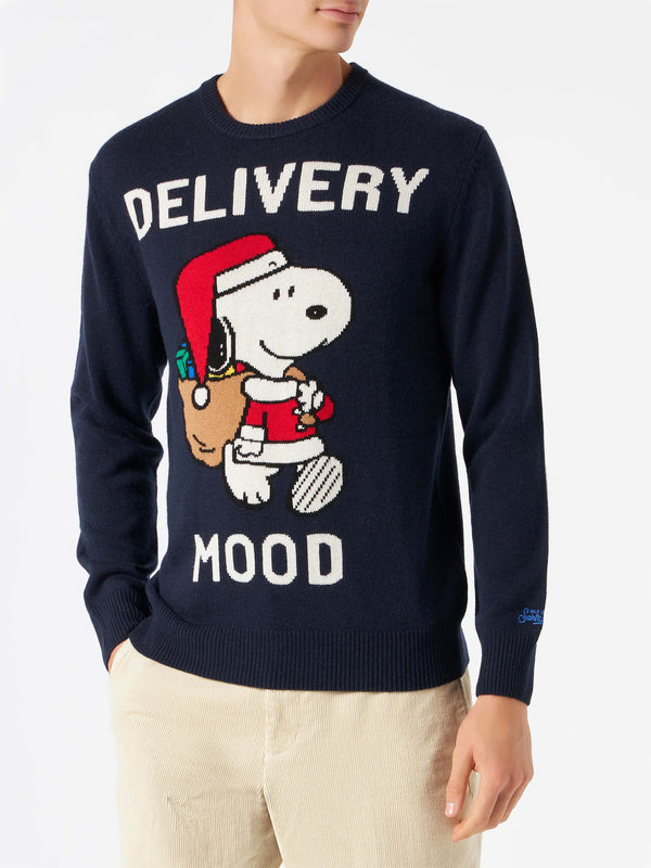 Man navy blue sweater with Snoopy print | PEANUTS™ SPECIAL EDITION