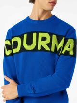 Man blue sweater with Courma lettering