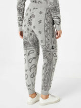 Woman lightweight knit sweatpants with grey bandanna print