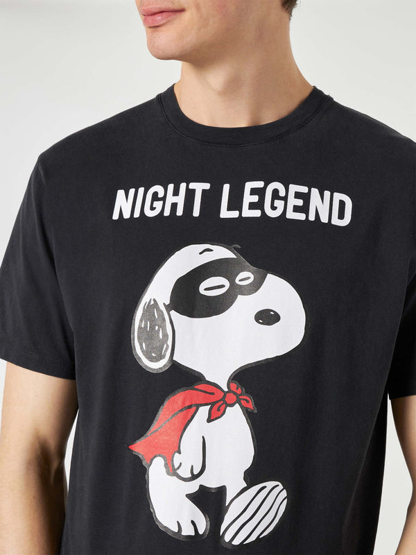 T-shirt da uomo in cotone trattamento vintage con stampa Snoopy | EDIZIONE SPECIALE PEANUTS™