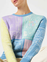 Woman brushed sweater with bandanna print